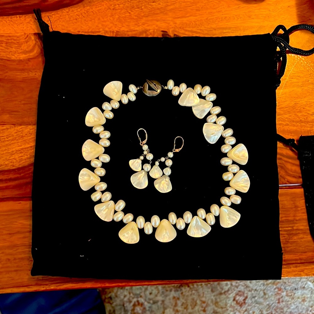 Pearl necklace and earrings set